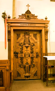 Portal łączący prezbiterium z zakrystią 